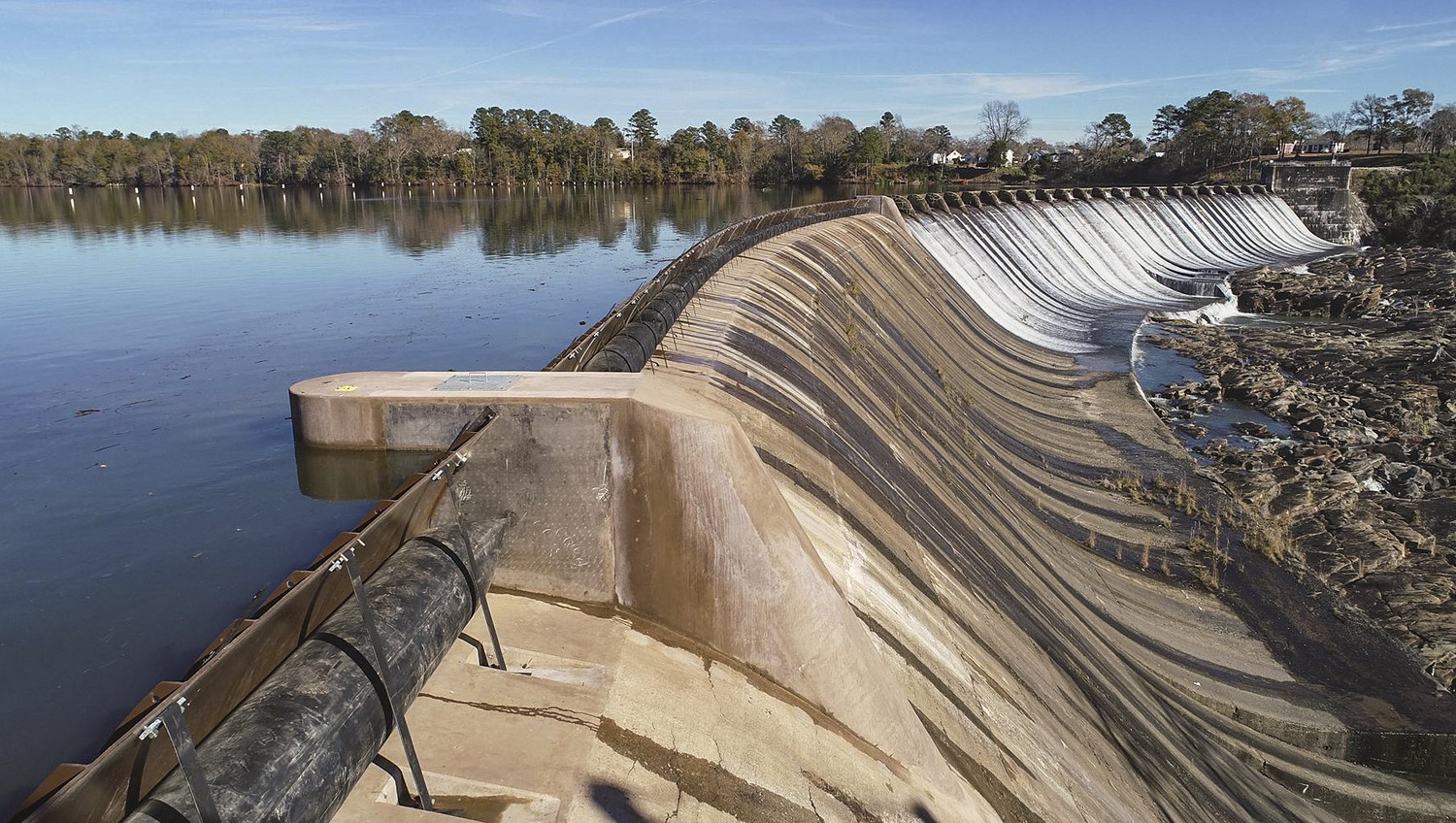 Dam, spillway