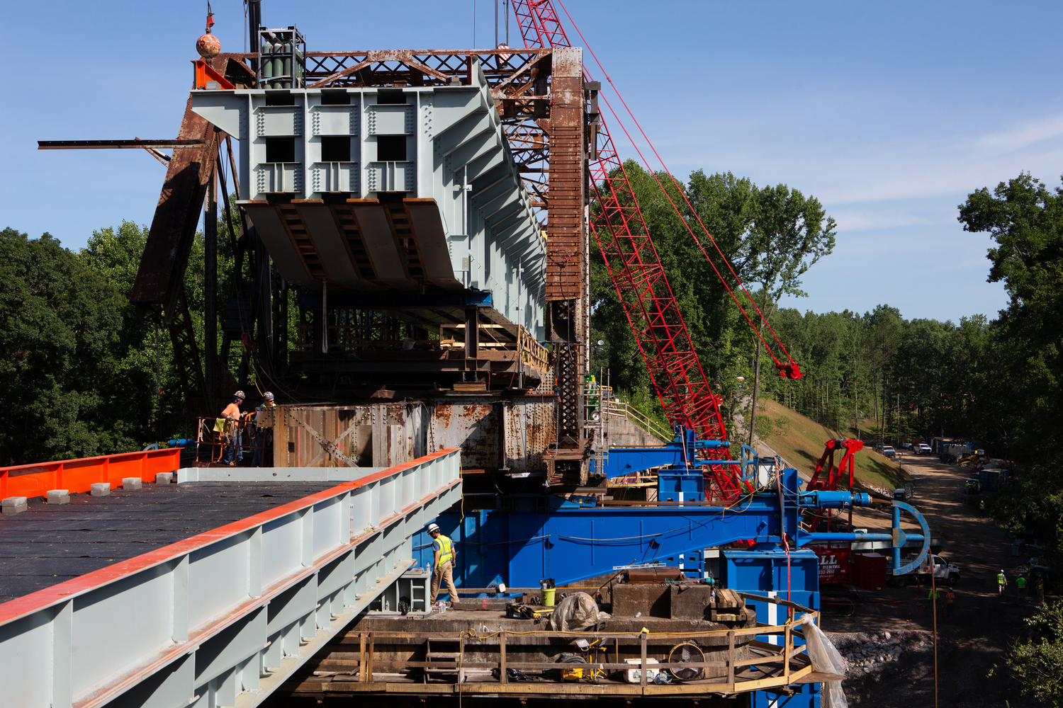 Railroad span replacement, changeout; new span moving into place 