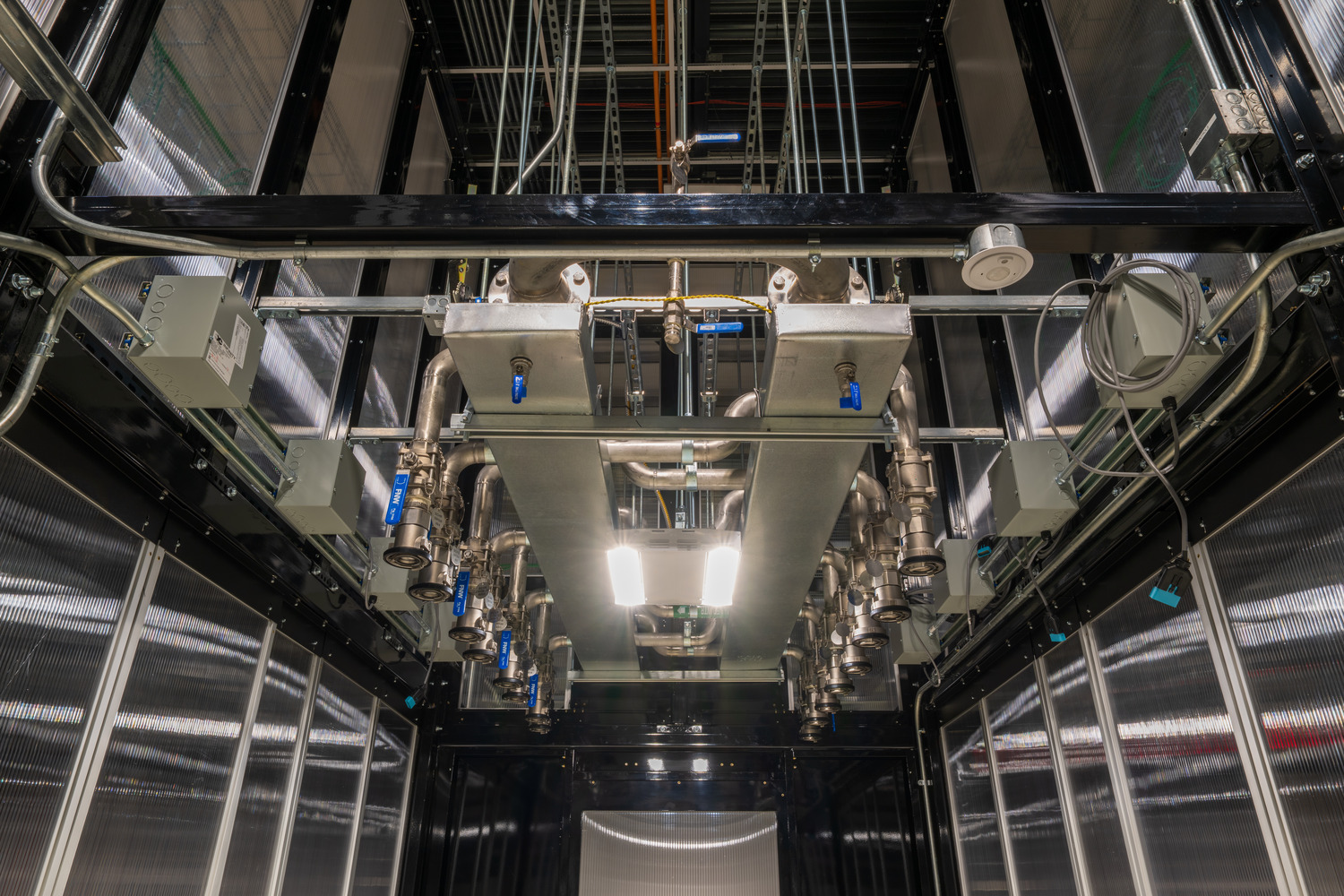 liquid to chip secondary fluid network (SFN) with drip pans