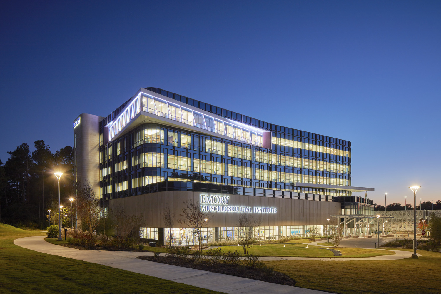 The Emory Musculoskeletal Institute Medical Office Building in Atlanta, GA, provides orthopaedics and spine care. 