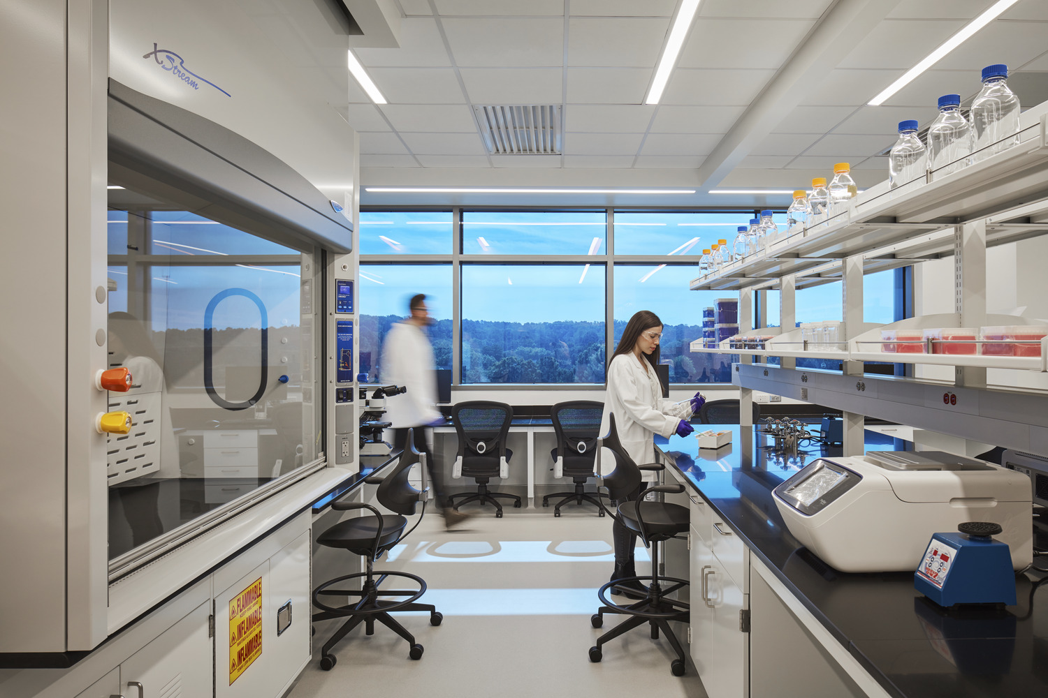 The Emory Musculoskeletal Institute Medical Office Building in Atlanta, GA, provides orthopaedics and spine care. 