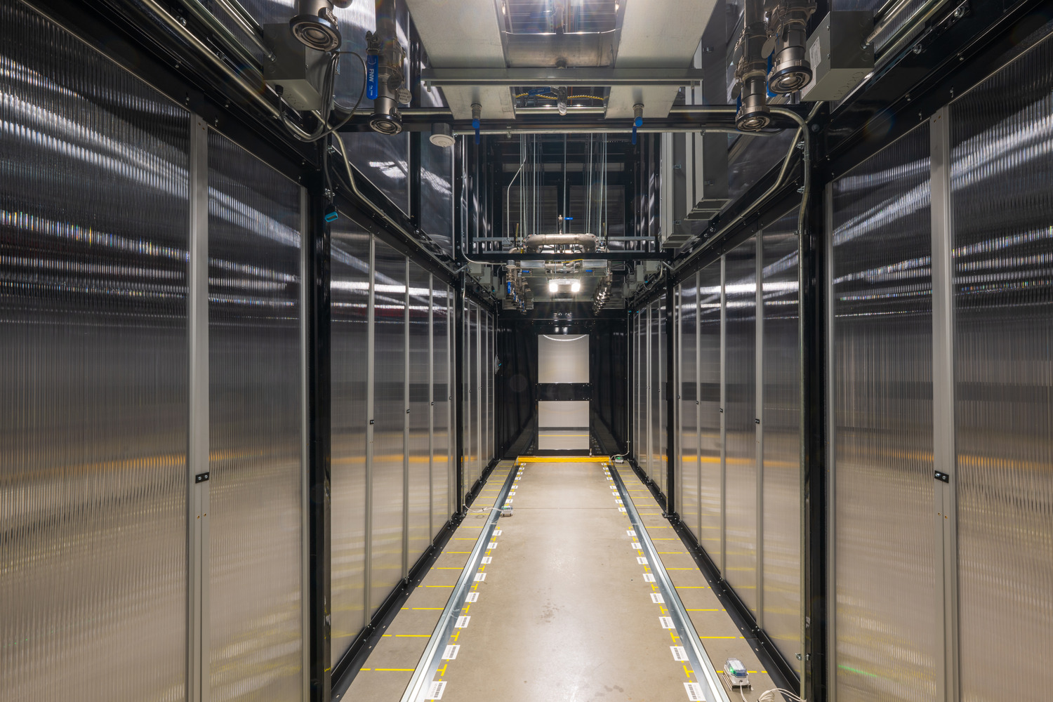 liquid to chip secondary fluid network (SFN) with drip pans